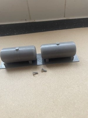 OO Gauge Twin Fuel Tanks And Base