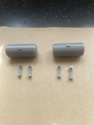 OO Gauge Twin Fuel Tanks And Trestles